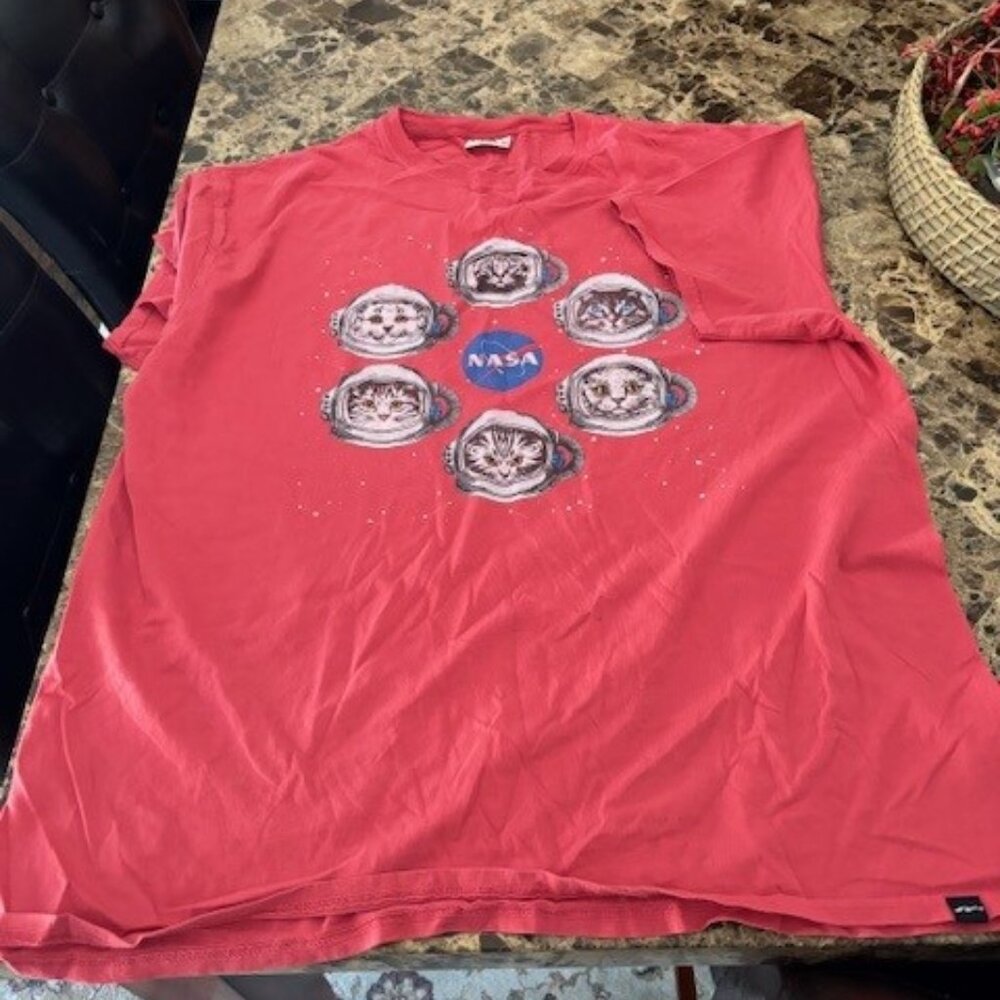 Men's XL Red Short Sleeve Graphic T-Shirt " Cats in Space"